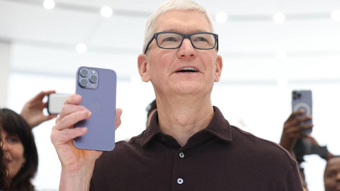 CEO Apple Santai Tarif Impor Trump: Strategi Rahasia Terungkap