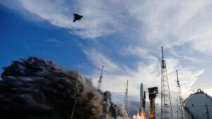 Miliarder Saingi Starlink: Satelit Internet Baru Meluncur