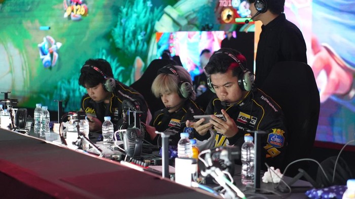 Saksikan! Pertarungan Epic Onic vs RRQ Hoshi MPL ID S15
