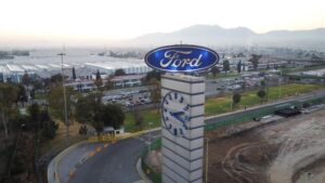 Tarif Trump Ancam Keuangan Ford: Rugi Rp 24,6 Triliun?
