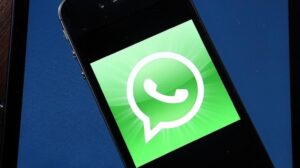 WhatsApp: Reaksi Baru! Pakai Stiker & Emoji, Lebih Seru!