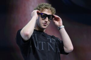 Mark Zuckerberg Rekrut Ahli Apple, Bayar Fantastis Rp 3,2 Triliun