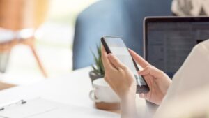iPhone vs Android: Umur Baterai Lebih Lama, Buktinya?